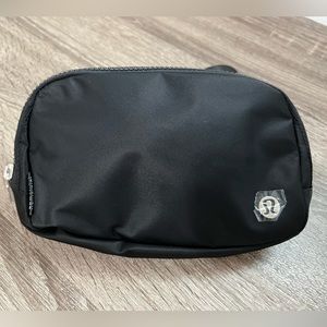 New with tags - Lululemon Everywhere Belt Bag